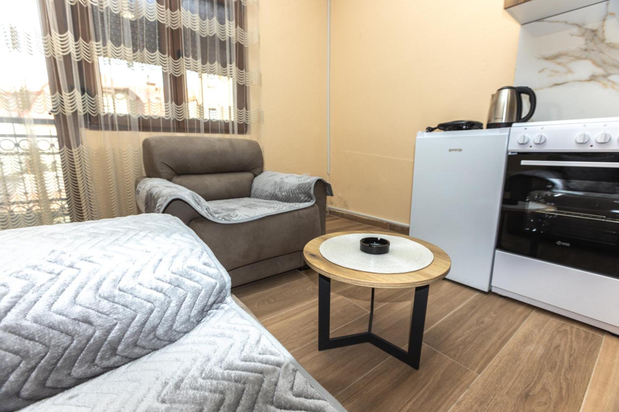 Apartmani Bulevar ツェティニェ エクステリア 写真