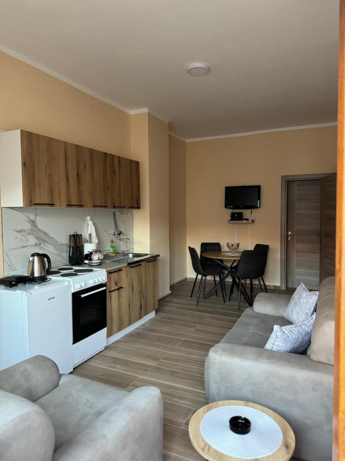 Apartmani Bulevar ツェティニェ エクステリア 写真