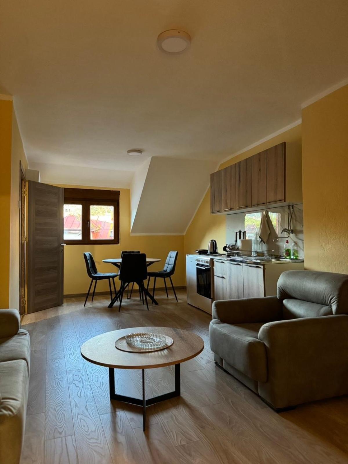 Apartmani Bulevar ツェティニェ エクステリア 写真