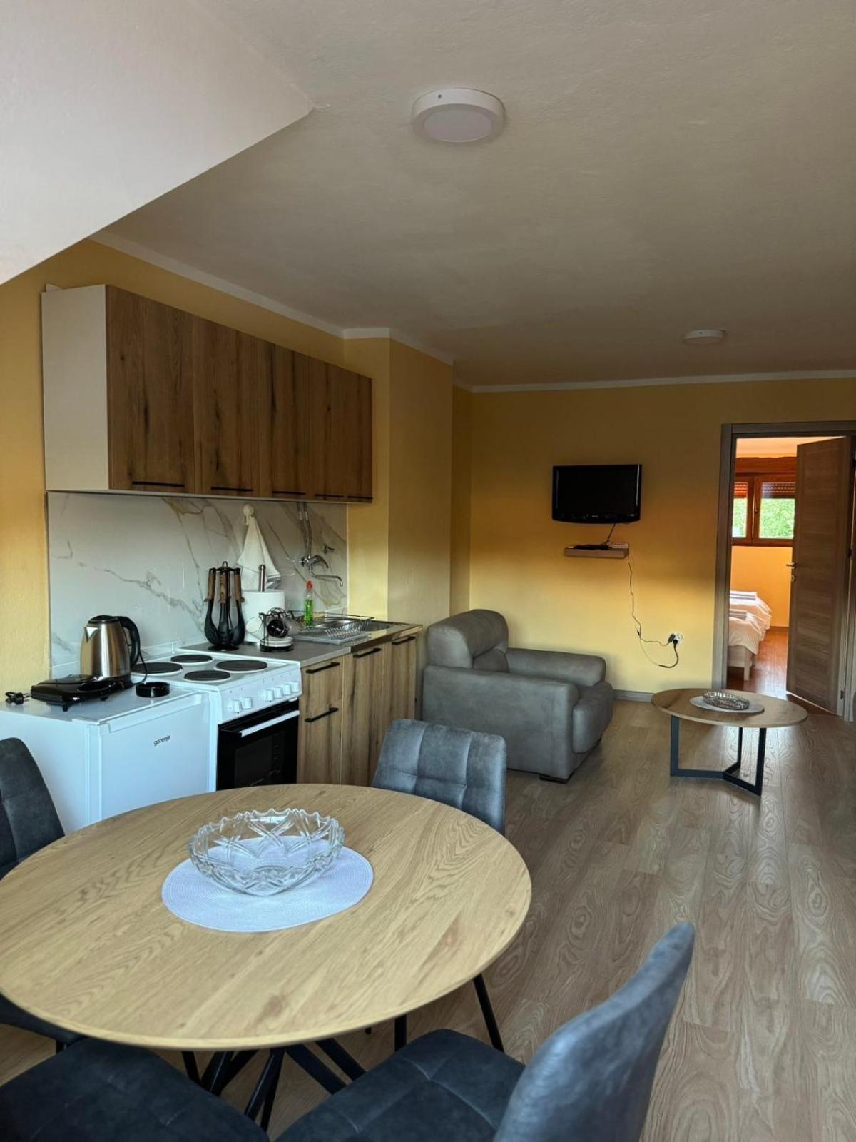 Apartmani Bulevar ツェティニェ エクステリア 写真